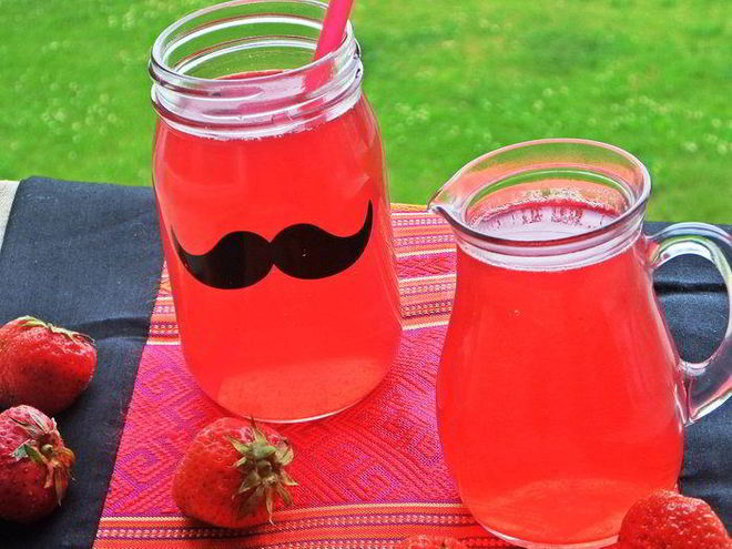 Рецепт компота из ревеня и лесной малины