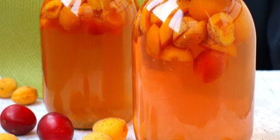 Компот из слив и абрикос