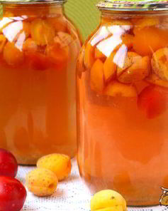 Компот из слив и абрикос