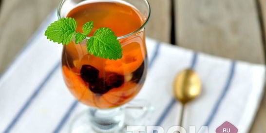 Компот из сухофруктов с лимоном и мелиссой