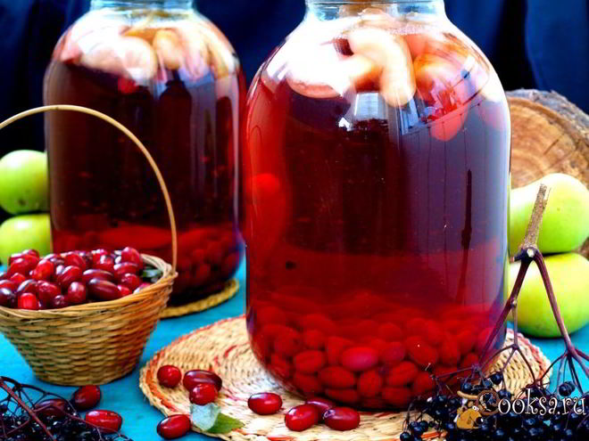 Рецепт компота из яблок, кизила и бузины