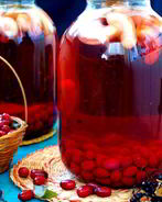 Компот из яблок, кизила и бузины