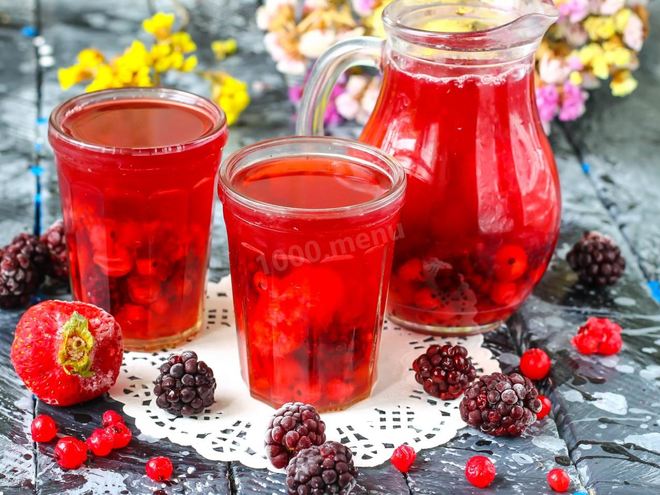 Рецепт компота из замороженных ягод клубники, ежевики, брусники