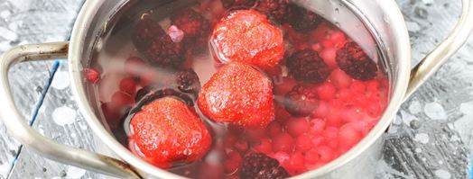 компот из замороженных ягод клубники, ежевики, брусники. Шаг 5