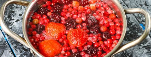 компот из замороженных ягод клубники, ежевики, брусники. Шаг 6