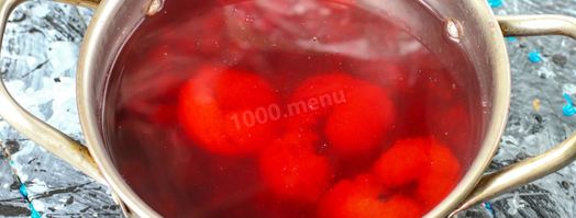 компот из замороженных ягод клубники, ежевики, брусники. Шаг 7