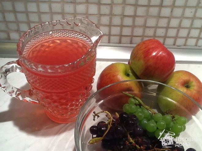 Рецепт компота осеннего из яблок и винограда