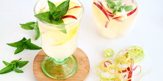 Компот с ревенем и яблоками