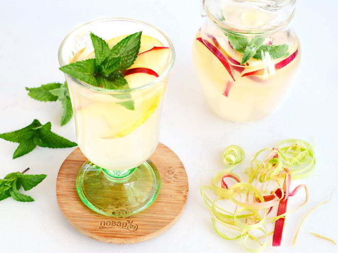 Рецепт компота с ревенем и яблоками