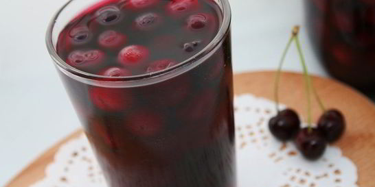 Летний компот из вишни