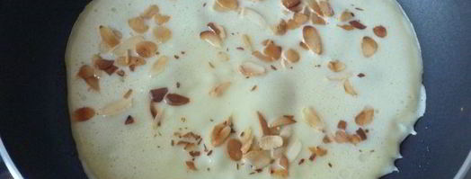 миндальные блинчики с компотом из ананаса, фиников и ванили. Шаг 7