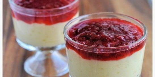 Тапиока с клубнично-ревенным компотом