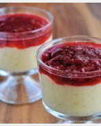 Тапиока с клубнично-ревенным компотом