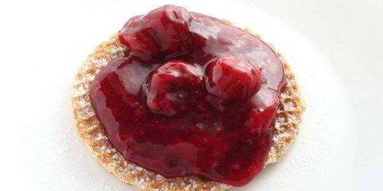 Теплый ягодный компот