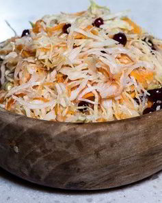 Квашеная капуста с клюквой