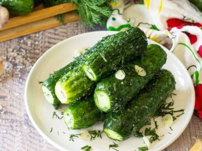 Рецепт быстрых маринованных огурцов без закатки