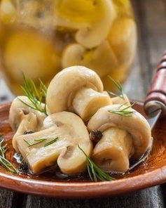 Быстрые маринованные шампиньоны горячим способом