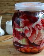 Капуста, маринованная со свеклой по-грузински