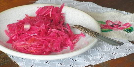 Капуста маринованная со свеклой
