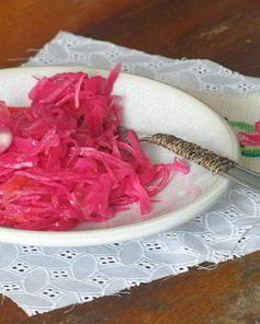 Капуста маринованная со свеклой