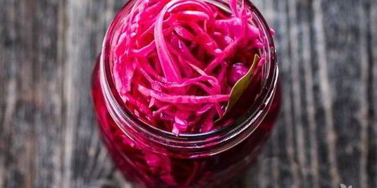 Краснокочанная капуста маринованная