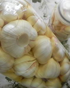 Маринованный чеснок головками