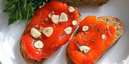 Маринованный печеный перец