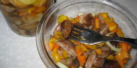 Маринованные грибы с овощами