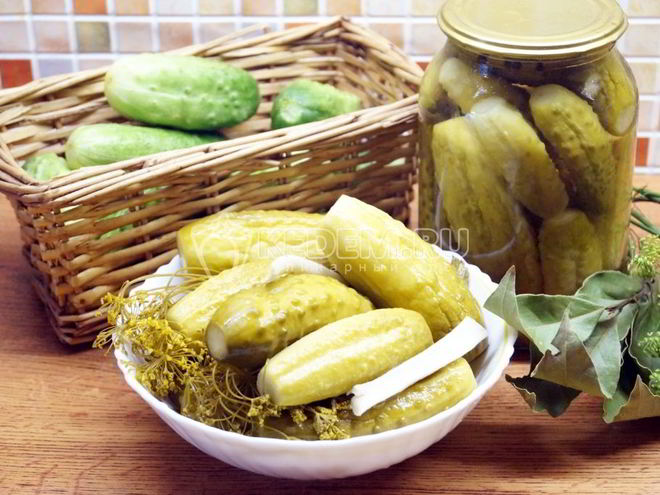 Рецепт маринованных огурцов с хреном