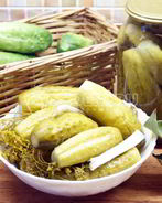 Маринованные огурцы с хреном