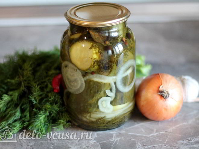 Рецепт маринованных огурцов с луком