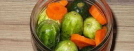 маринованные огурцы с морковкой и луком. Шаг 4