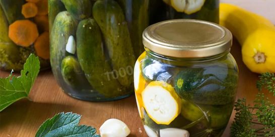 Маринованные огурцы с морковью