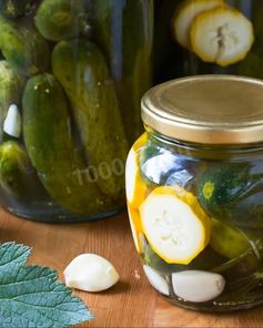 Маринованные огурцы с морковью