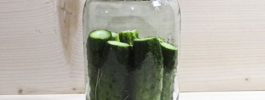 огурцы маринованные с красной смородиной. Шаг 7