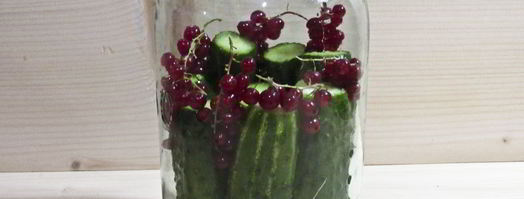 огурцы маринованные с красной смородиной. Шаг 8