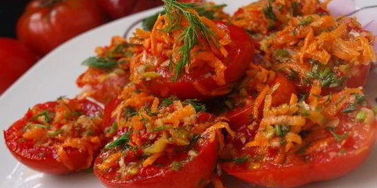 Помидоры по-корейски с морковью и чесноком
