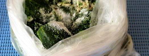 малосольные огурчики в пакете. Шаг 2