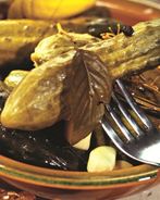 Малосольные огурцы в банке