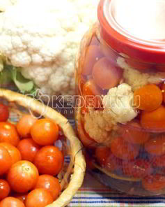 Цветная капуста с помидорами на зиму