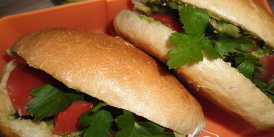 Авокадо с помидорами с вареньем