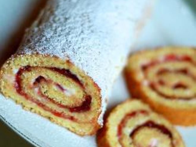 Рецепт рулета с вишневым вареньем