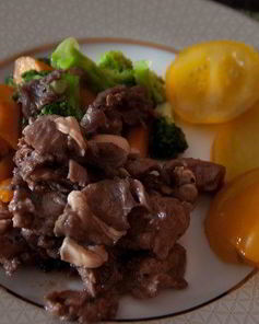 Телятина в черносмородиновом варенье