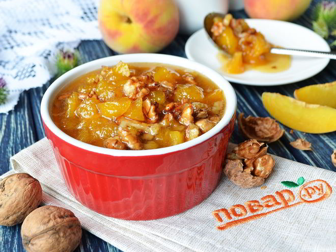 Рецепт варенья из персиков с грецкими орехами