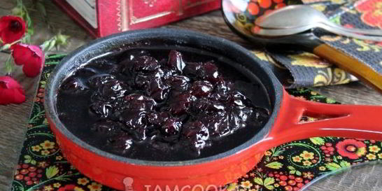 Варенье из замороженной вишни на сковороде