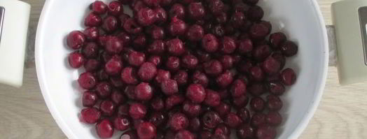 варенье из замороженной вишни на сковороде. Шаг 5