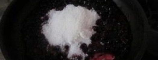 варенье на сковороде. Шаг 3