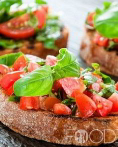 Брускетта с помидорами