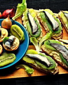 Бутерброд Килька, картошка, киви