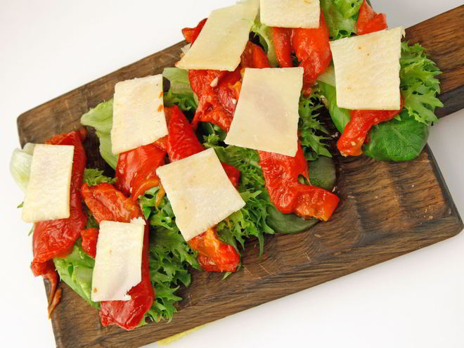 Рецепт бутерброда с творожным сыром и печеным перцем